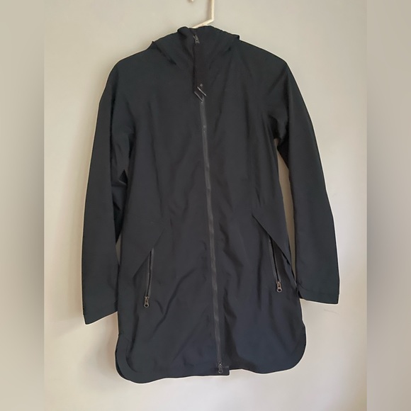 lululemon athletica Jackets & Blazers - Lululemon Rain Jacket